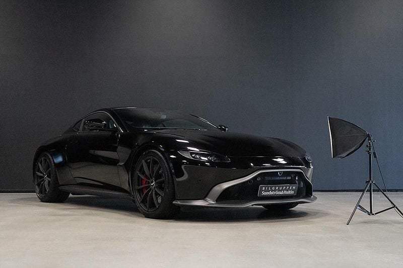 Svart Begagnad 2021 Aston Martin Vantage Sportkupé | 1 369 000 kr - Bild 1/4