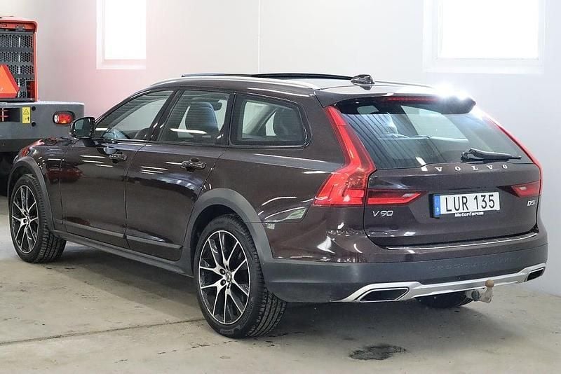 Begagnad Volvo V90 CC Inscription 235 HK (172 kW) 2017 Mörkbrun Kombi