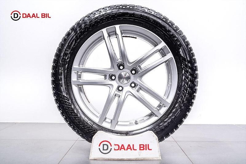 Begagnad Mercedes EQC400 300 kW (408 HK) 2023 Svart SUV