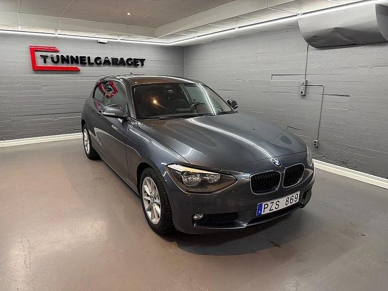 Begagnad BMW 118 Advantage 143 HK (105 kW) 2013 Grå Halvkombi