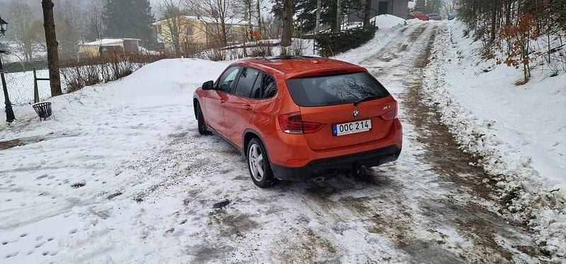 Begagnad BMW X1 Sport Line 163 HK (119 kW) 2013 Orange metallic SUV