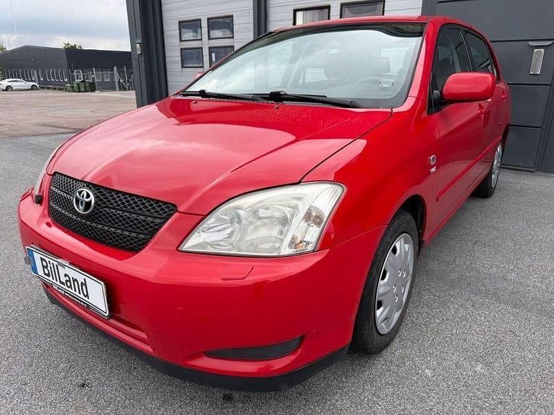 Röd Begagnad 2002 Toyota Corolla Halvkombi | 35 900 kr (Marknadspris) - Bild 1/4