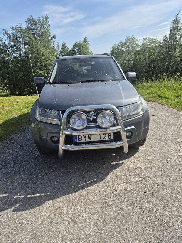 Grå Begagnad 2007 Suzuki Grand Vitara SUV | 48 000 kr (Lite dyr) - Bild 1/4