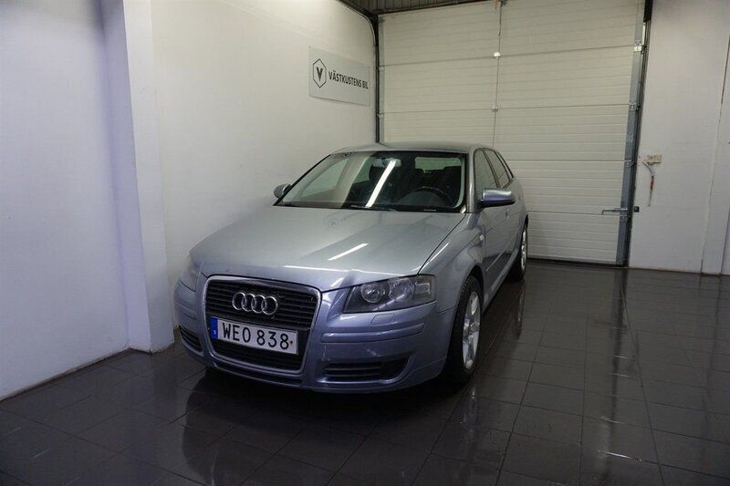 Silver Begagnad 2004 Audi A3 Sportback Attraction Halvkombi | 27 900 kr (Dyr) - Bild 1/4