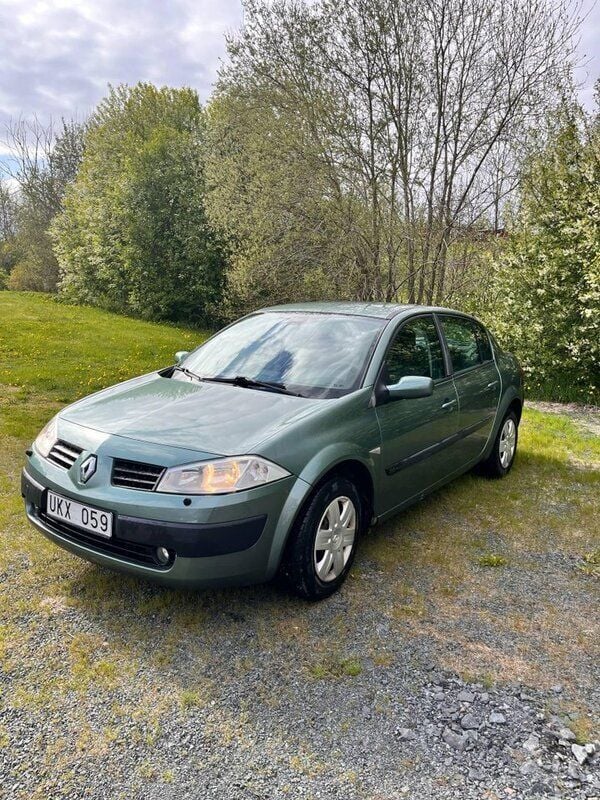 Grön Begagnad 2004 Renault Mégane II Sedan | 15 000 kr (Bra pris) - Bild 1/4