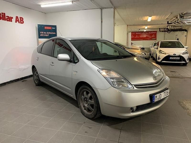 Begagnad Toyota Prius 112 HK (82 kW) 2008 Silver Halvkombi