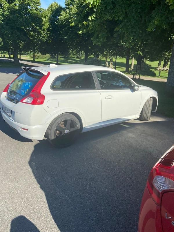 Begagnad 2009 Volvo C30 Halvkombi | 26 900 kr (Marknadspris) - Bild 1/4