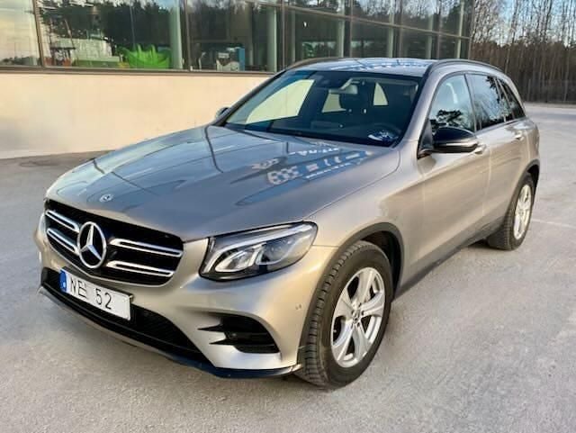 Mojave silvermetallic Begagnad 2019 Mercedes GLC250 SUV | 345 000 kr - Bild 1/4