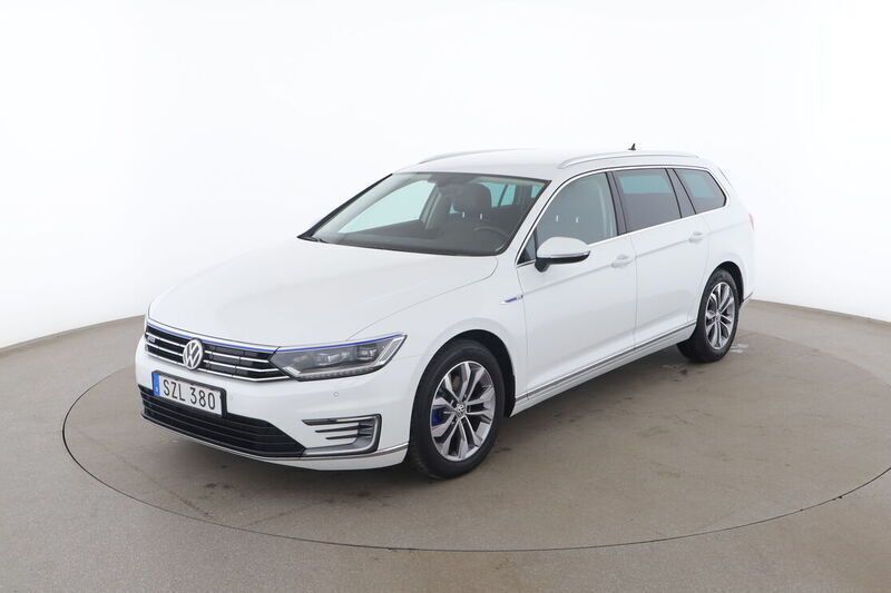 Vit Begagnad 2016 VW Passat GTE Kombi | 133 000 kr (Marknadspris) - Bild 1/4