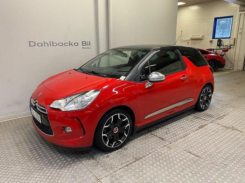 Röd Begagnad 2013 Citroën DS3 Halvkombi | 49 000 kr (Marknadspris) - Bild 1/4