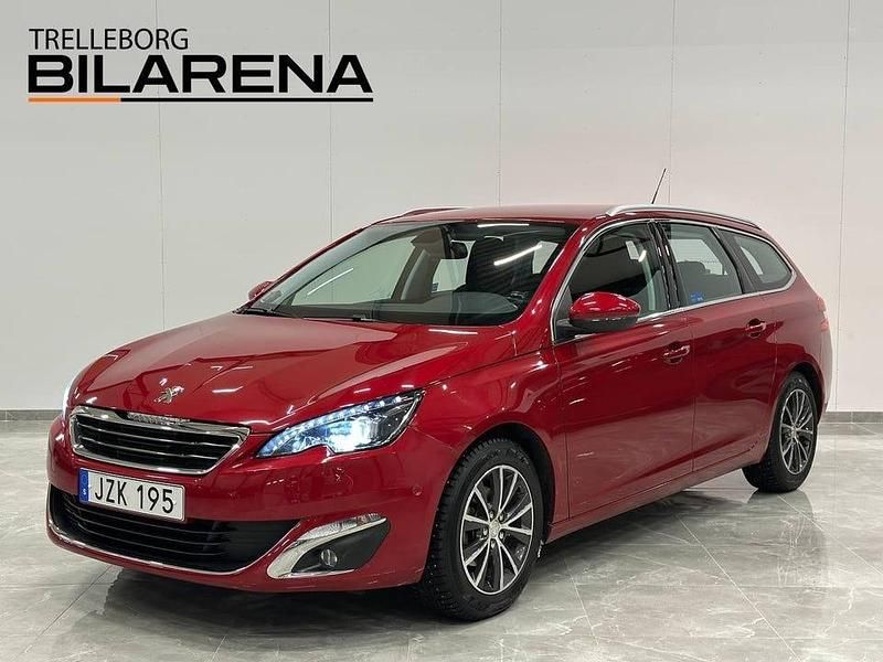 Ljusröd Begagnad 2016 Peugeot 308 SW Allure Kombi | 114 900 kr (Marknadspris) - Bild 1/4