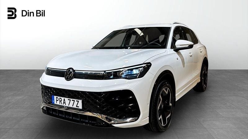 Vit Begagnad 2025 VW Tiguan R-line SUV | 469 900 kr (Marknadspris) - Bild 1/4