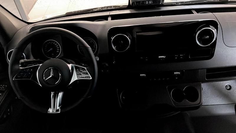 Begagnad Mercedes E-Sprinter 110 kW (150 HK) 2024 Vit Van