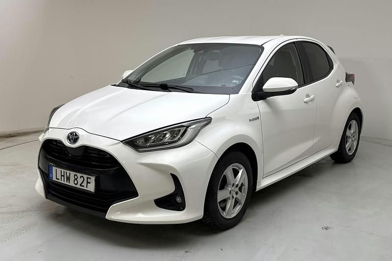 Vit Begagnad 2020 Toyota Yaris Active | 149 000 kr - Bild 1/4
