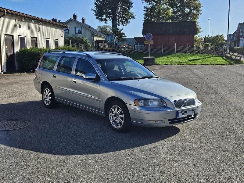 Silver Begagnad 2007 Volvo V70 Standard Kombi | 29 900 kr (Bra pris) - Bild 1/4