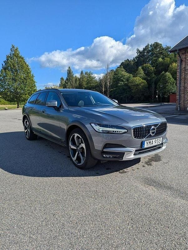 Grå Begagnad 2018 Volvo V90 CC Kombi | 285 000 kr (Bra pris) - Bild 1/4