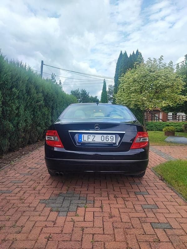 Begagnad Mercedes C180 156 HK (114 kW) 2011