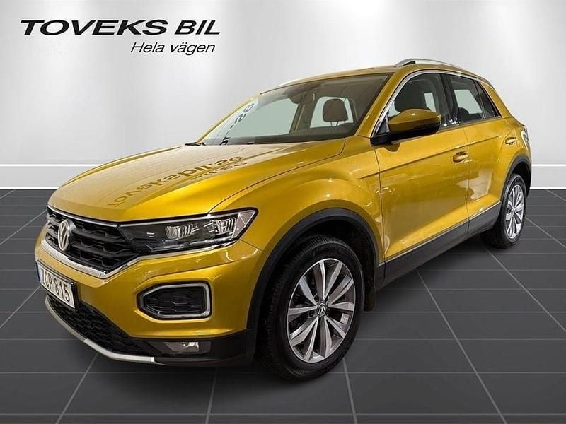 Kurkuma yellow metallic Begagnad 2018 VW T-Roc SUV | 169 000 kr (Marknadspris) - Bild 1/4