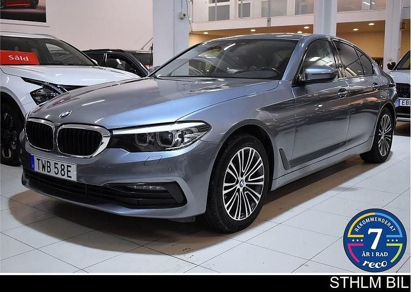 Blå Begagnad 2020 BMW 520 Sport Line Sedan | 269 000 kr (Superpris) - Bild 1/4
