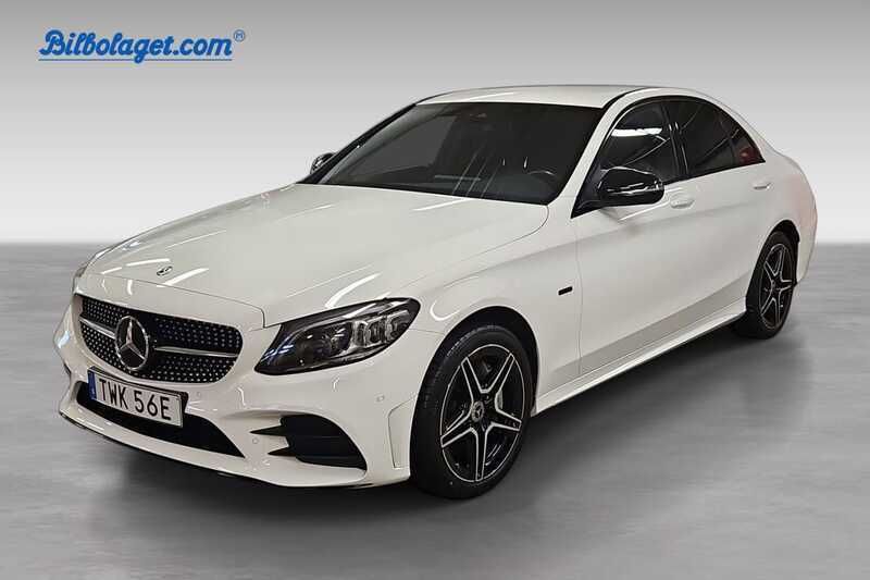 Vit Begagnad 2021 Mercedes C300e AMG Sedan | 409 000 kr (Superpris) - Bild 1/4