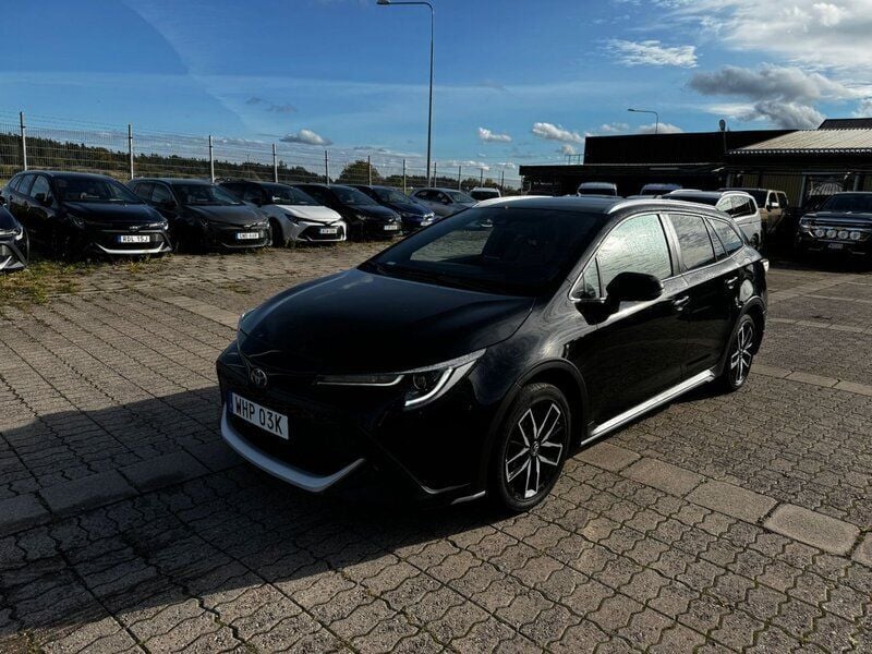 Svart Begagnad 2022 Toyota Corolla Kombi | 279 900 kr - Bild 1/4