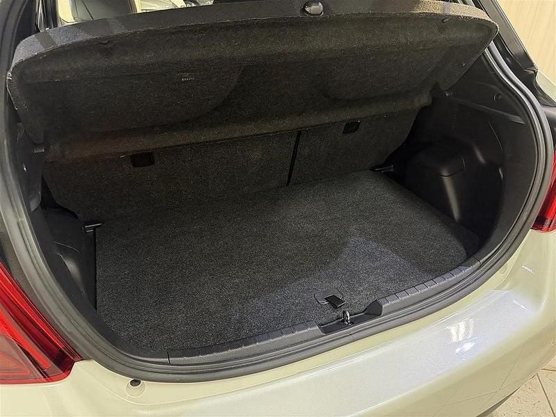 Begagnad Toyota Yaris Hybrid Active 73 HK (53 kW) 2015 Vit Halvkombi