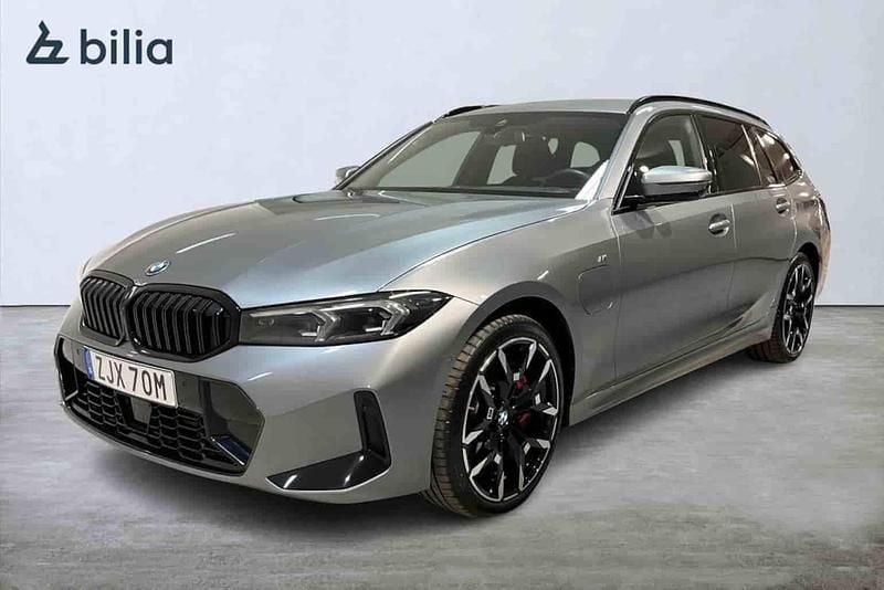 Begagnad BMW 330e 2025 Grå Kombi