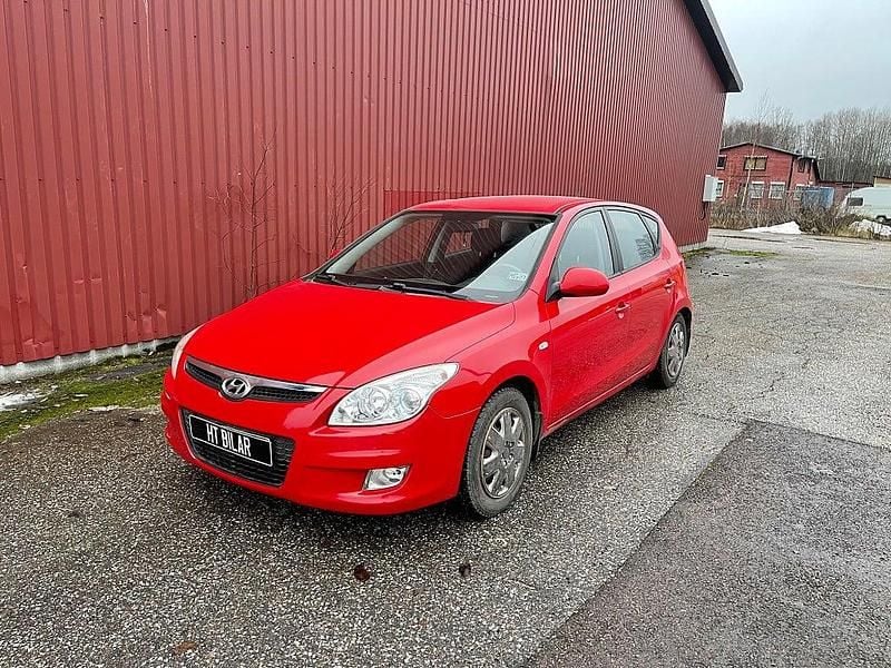 Begagnad Hyundai i30 122 HK (89 kW) 2007 Röd Halvkombi