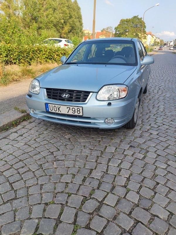 Begagnad 2004 Hyundai Accent Halvkombi | 36 900 kr - Bild 1/4