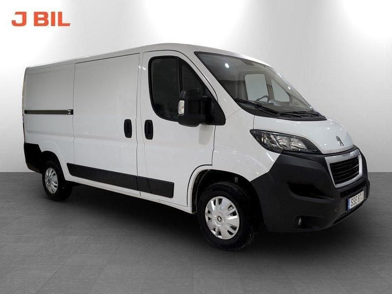 Vit Begagnad 2023 Peugeot Boxer Van | 279 900 kr (Marknadspris) - Bild 1/4