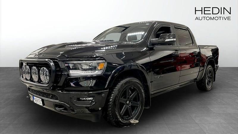 Svart Begagnad 2022 RAM 1500 Pickup | 765 000 kr (Marknadspris) - Bild 1/4