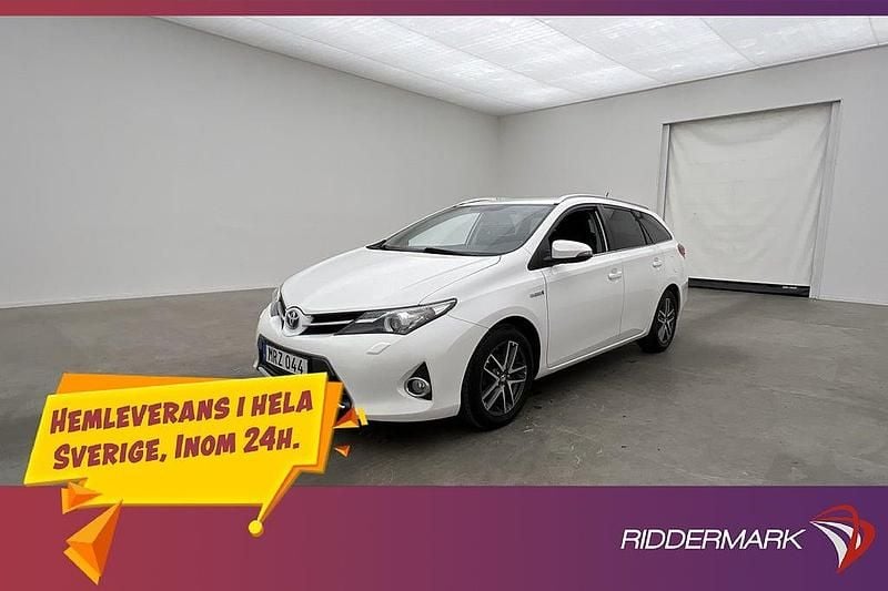 Vit Begagnad 2015 Toyota Auris Hybrid Edition Kombi | 137 800 kr (Marknadspris) - Bild 1/3