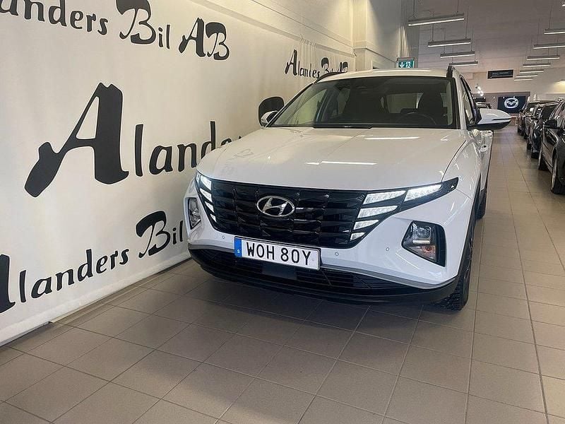 Vit Begagnad 2021 Hyundai Tucson Essential SUV | 279 900 kr (Marknadspris) - Bild 1/4