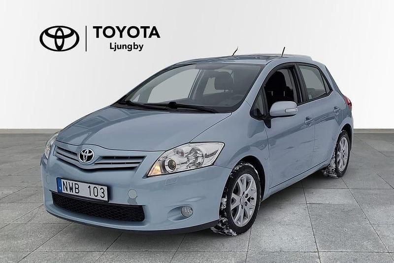 Blå Begagnad 2012 Toyota Auris Plus Halvkombi | 75 000 kr (Superpris) - Bild 1/4