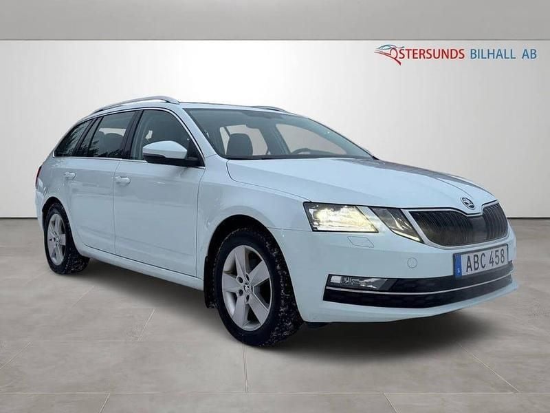Vit Begagnad 2018 Skoda Octavia Style Kombi | 169 900 kr (Lite dyr) - Bild 1/4