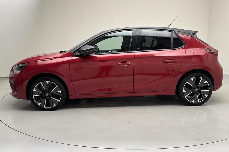 Begagnad Opel Corsa-e 100 kW (136 HK) 2023 Röd Halvkombi