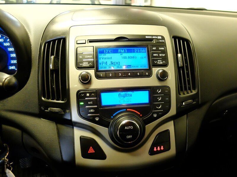 Begagnad Hyundai i30 116 HK (85 kW) 2010 Mörkröd Kombi