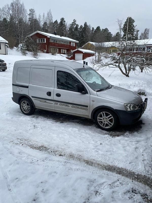Begagnad Opel Combo 75 HK (55 kW) 2005 Van