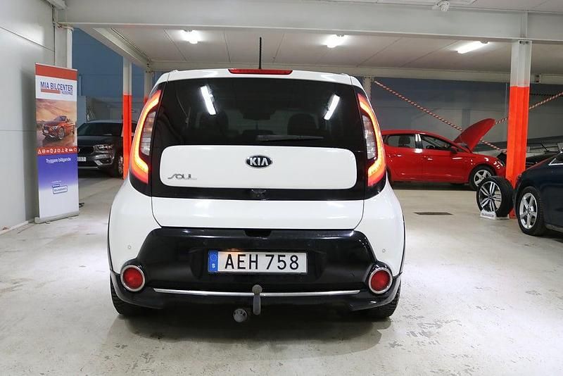 Begagnad Kia Soul Premium 132 HK (97 kW) 2015 Vit SUV