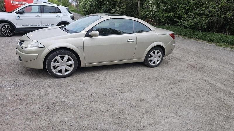 Brun Begagnad 2008 Renault Mégane Cabriolet Cab | 35 900 kr (Marknadspris) - Bild 1/4