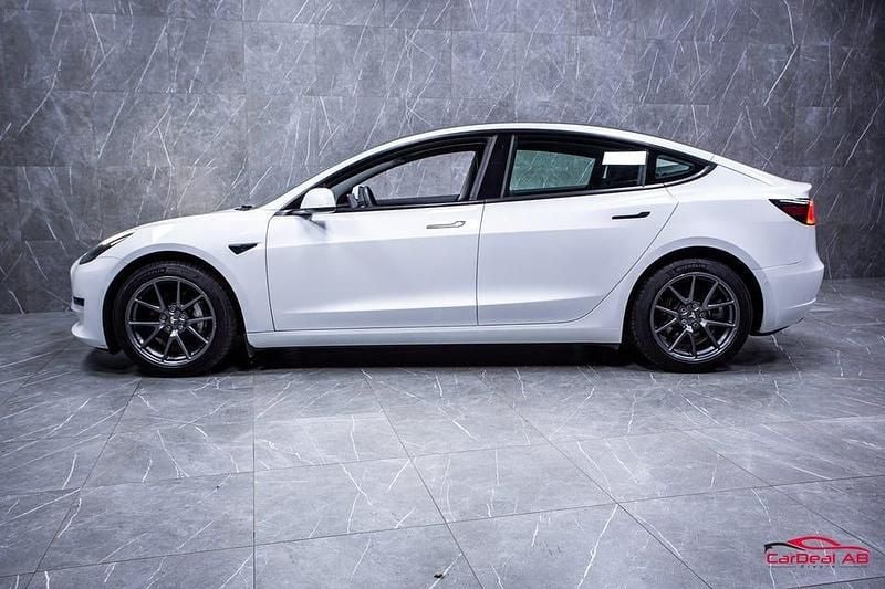 Begagnad Tesla Model 3 Long Range AWD 366 kW (498 HK) 2021 Vit Sedan