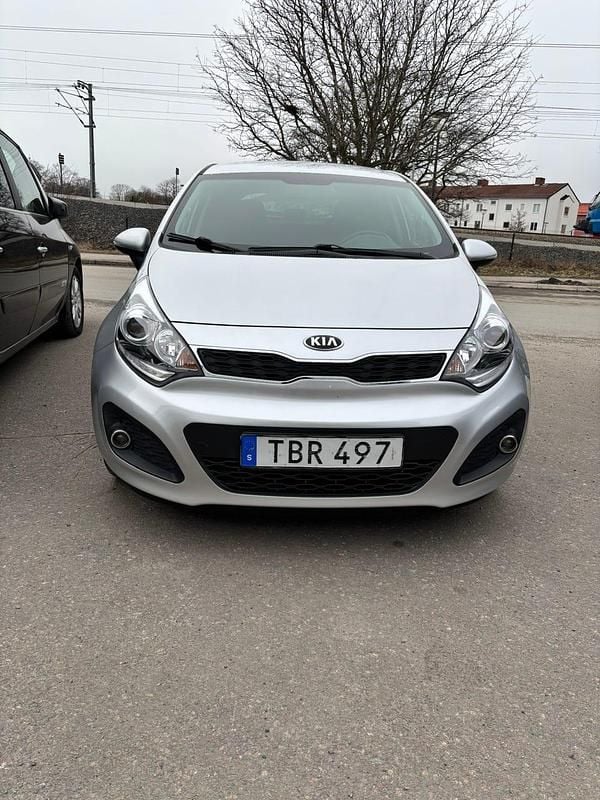 Begagnad 2014 Kia Rio Halvkombi | 120 000 kr (Marknadspris) - Bild 1/3