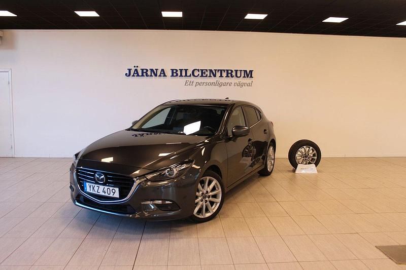 Grå Begagnad 2016 Mazda 3 Inclusive Halvkombi | 159 900 kr (Marknadspris) - Bild 1/4