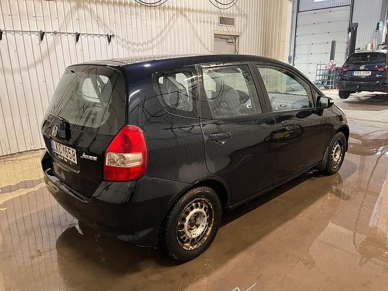Begagnad Honda Jazz 83 HK (61 kW) 2007 Svart Halvkombi