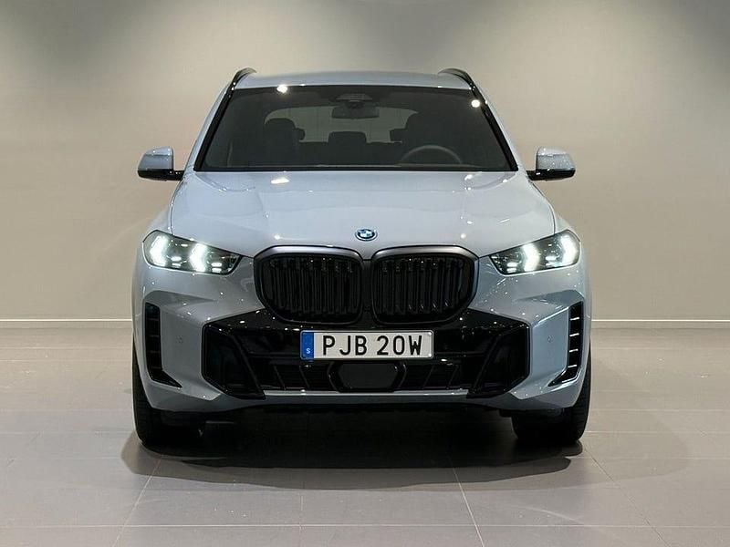 Begagnad BMW X5 M Sport 313 HK (230 kW) 2025 Brooklyn grå metallic SUV