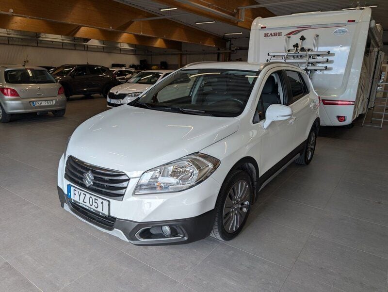 Vit Begagnad 2015 Suzuki SX4 S-Cross SUV | 149 900 kr (Marknadspris) - Bild 1/4