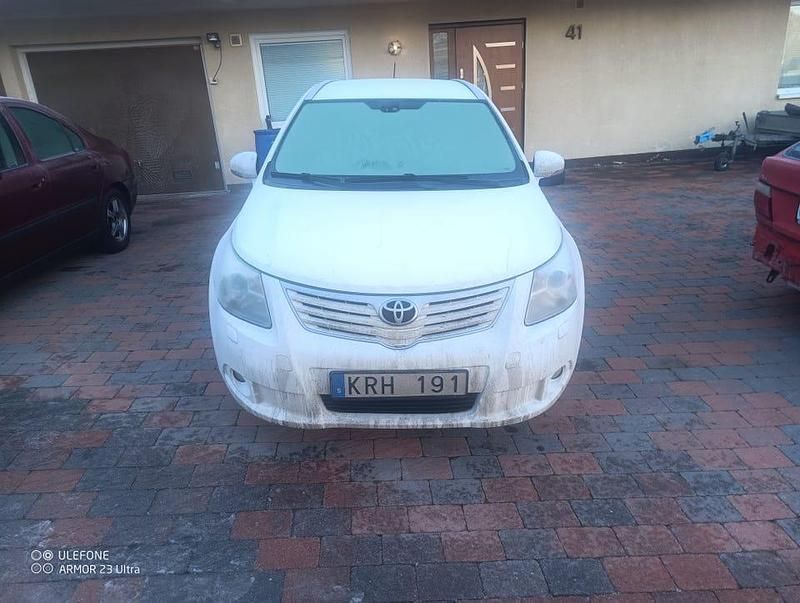 Begagnad 2010 Toyota Avensis Kombi | 100 000 kr (Lite dyr) - Bild 1/4