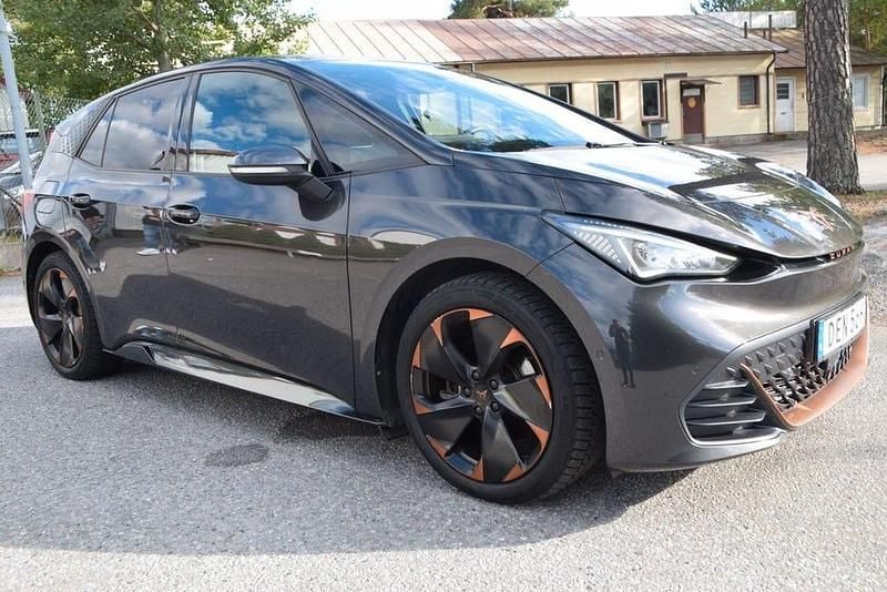Begagnad Cupra Born 150 kW (204 HK) 2022 Mörkgrå (grå) Halvkombi