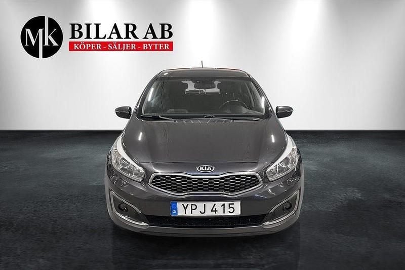 Grå Begagnad 2017 Kia Ceed Halvkombi | 114 900 kr (Marknadspris) - Bild 1/4
