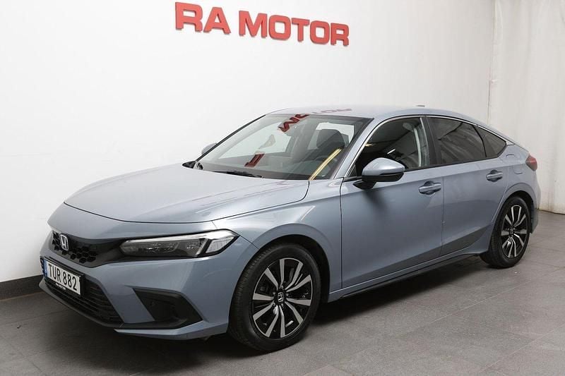 Mörkgrå Begagnad 2023 Honda Civic Elegance Halvkombi | 329 900 kr (Bra pris) - Bild 1/4